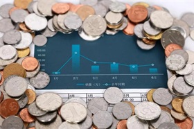 再刷纪录！9500车位全球最大汽车运输船上海首航赴欧