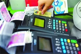 再刷纪录！9500车位全球最大汽车运输船上海首航赴欧